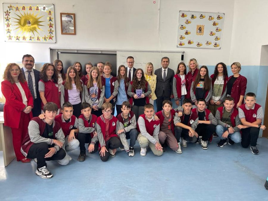 Büyükelçi Angılı, Priştine’de Türkçe Eğitimin Yapıldığı Okulları Ziyaret Etti