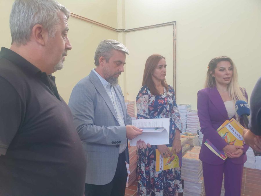 Türkçe ve Boşnakça İlkokul Ders Kitapları Ücretsiz Dağıtılıyor