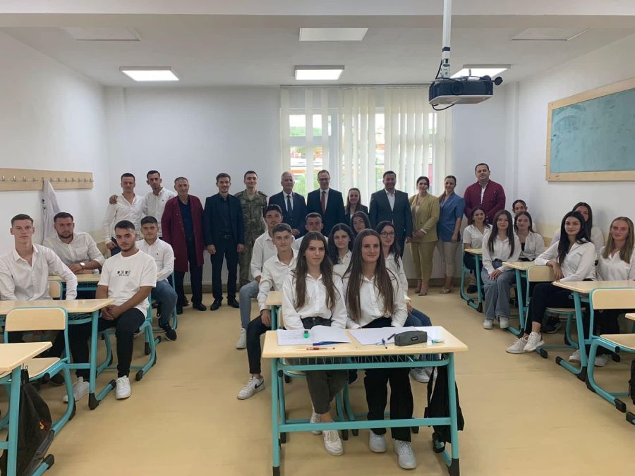 Büyükelçi Angılı Mamuşa Okullarını Ziyaret Etti