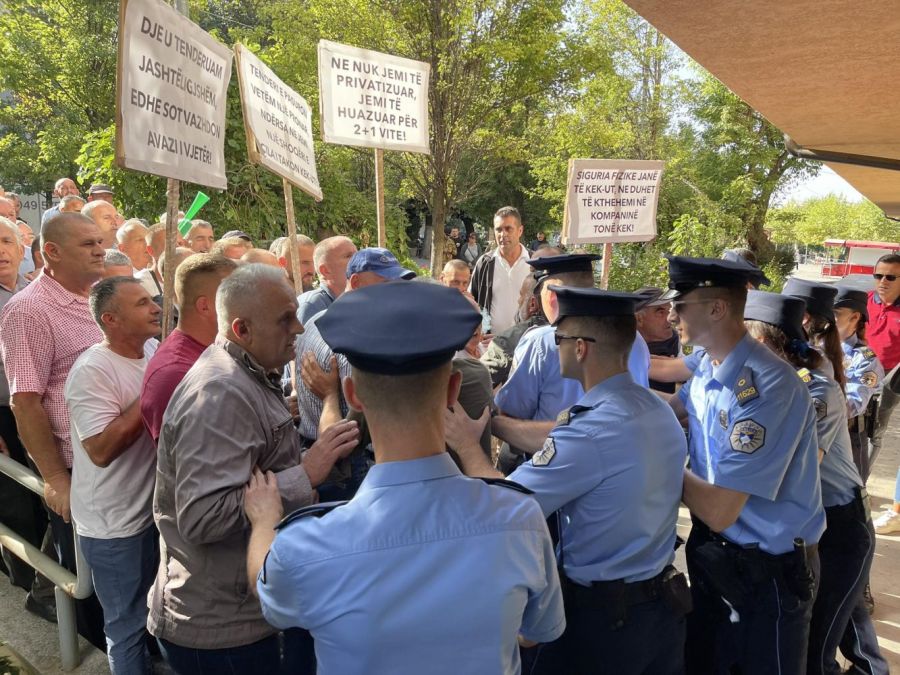 KEK’e Girmeye Çalışan Protestocular Polis ile Çatıştı