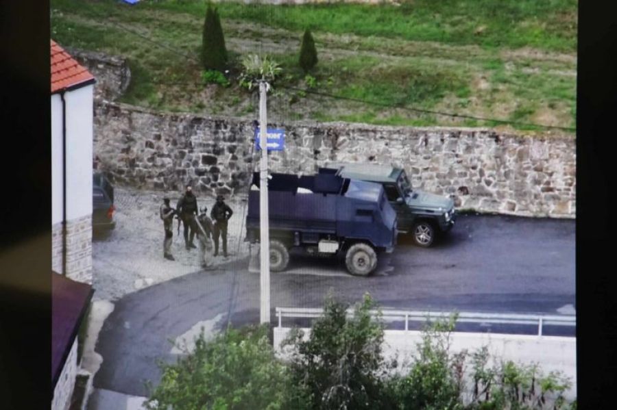Kuzeyde Polislere Saldıran Maskeli ve Silahlı Kişilerin Görüntüleri Yayınlandı