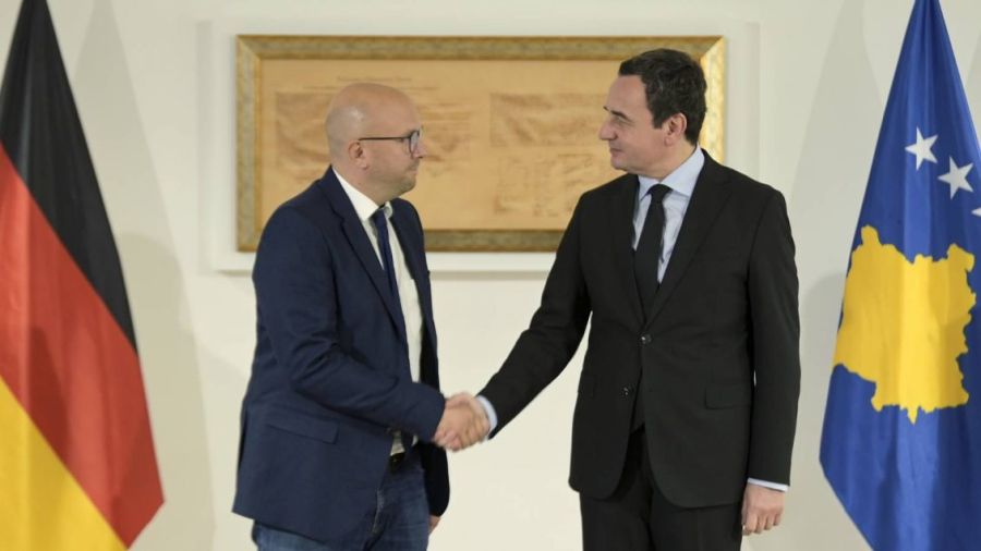 Kurti, Sarrazin'e Teşekkür Etti