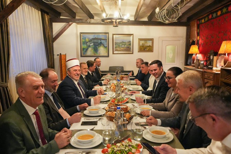 Abdixhiku, Müftü Tërnava İçin İftar Verdi