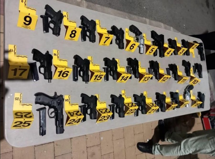 3 Şüpheli Tutuklandı, 24 Silah Ele Geçirildi