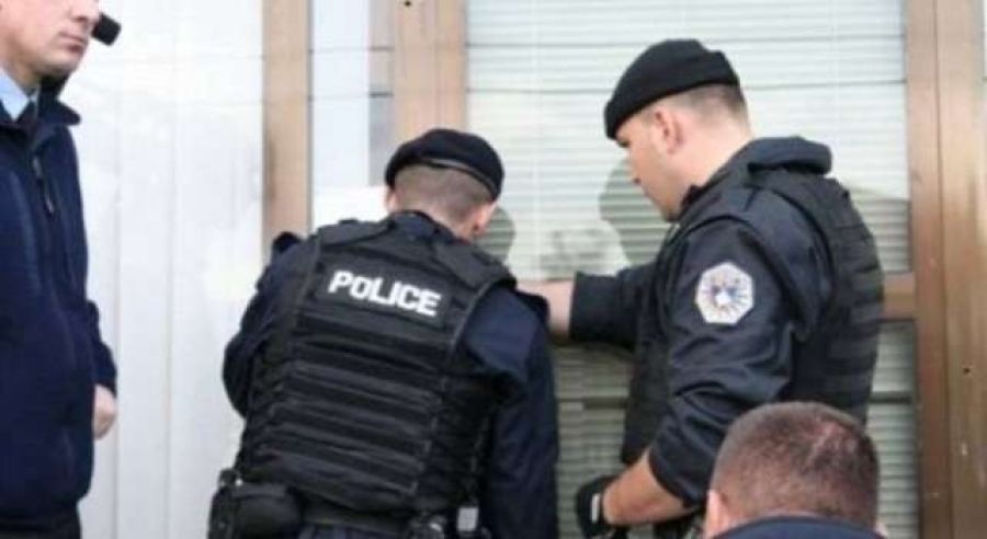 Polis, Kuzeyde Üç Yerde Baskın Düzenledi