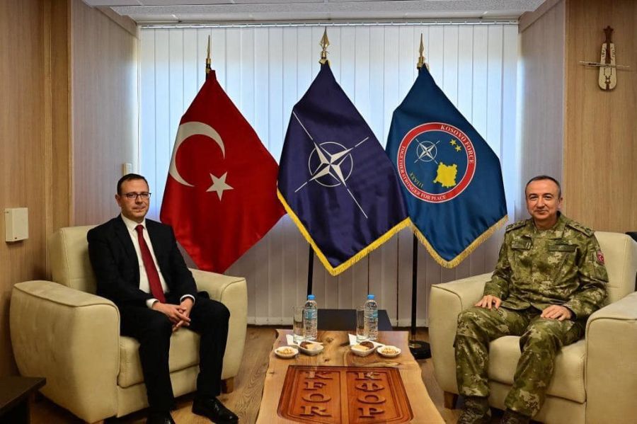 Büyükelçi Angılı, KFOR Komutanı Ulutaş’ı Ziyaret Etti