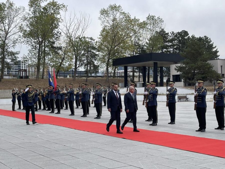 Maqedonci, Türk Mevkidaşı Yaşar Güler'i Törenle Karşıladı