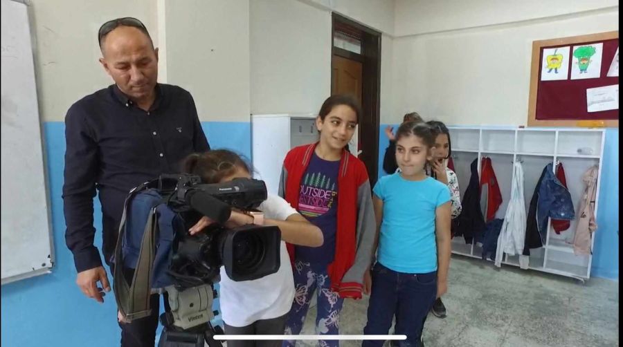 Depremzede öğrenciler "Benim Hikayem Projesi" kapsamında kamerayla tanıştı