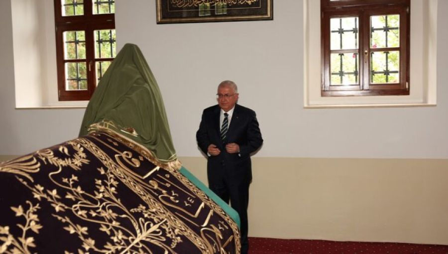 Bakan Güler’den  Sultan Murad Türbesine Ziyaret