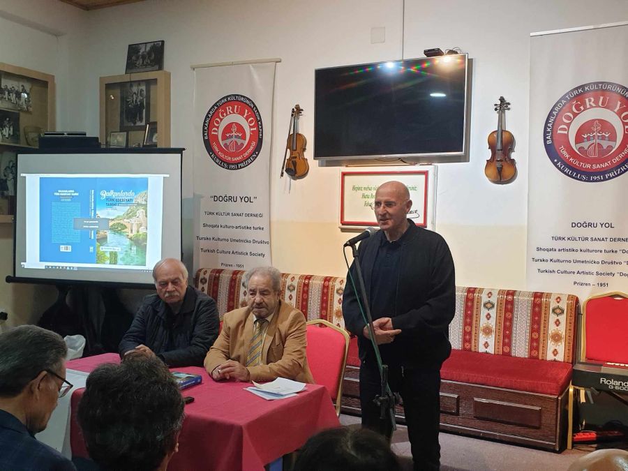 Prizren’de ‘Balkanlarda Türk Edebiyat Tarihi’ Kitabı Tanıtıldı