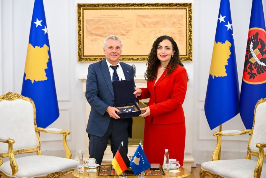   Büyükelçi Rohde Vedada Osmani’ye Reçel Hediye Etti