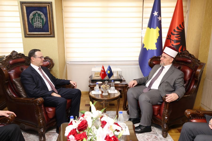 Büyükelçi Angılı Müftü Tërnava’yı Ziyaret Etti