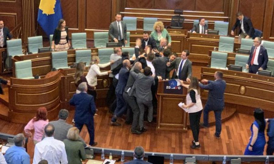 Kosova Meclisi'ndeki Kavgayla İlgili İddianame Hazırlandı