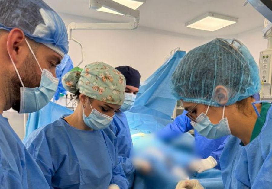 Kosova’da İlk Kez İki Omuz Protezi Ameliyatı Başarıyla Gerçekleştirildi