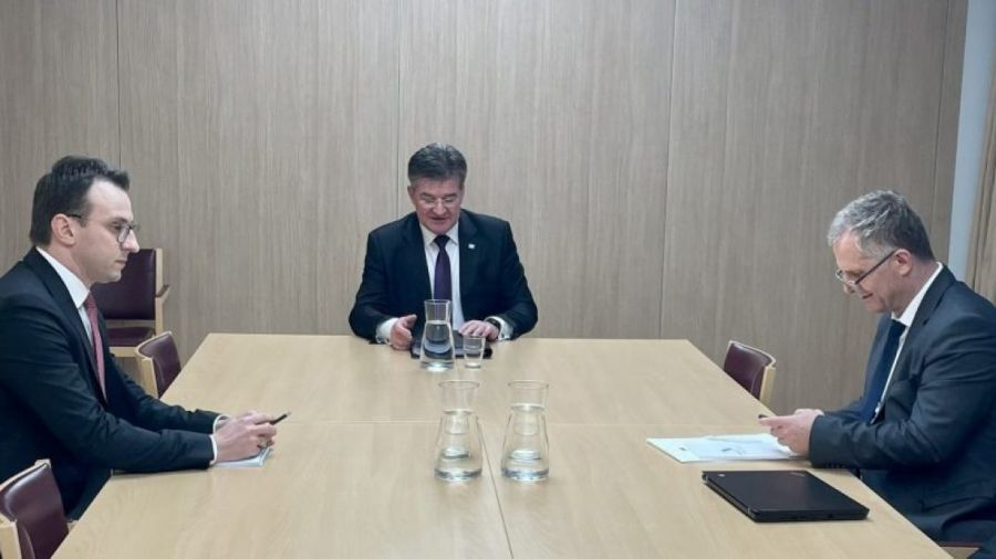 Kosova ve Sırbistan Perşembe Brüksel'deki Müzakere Masasında Karşı Karşıya