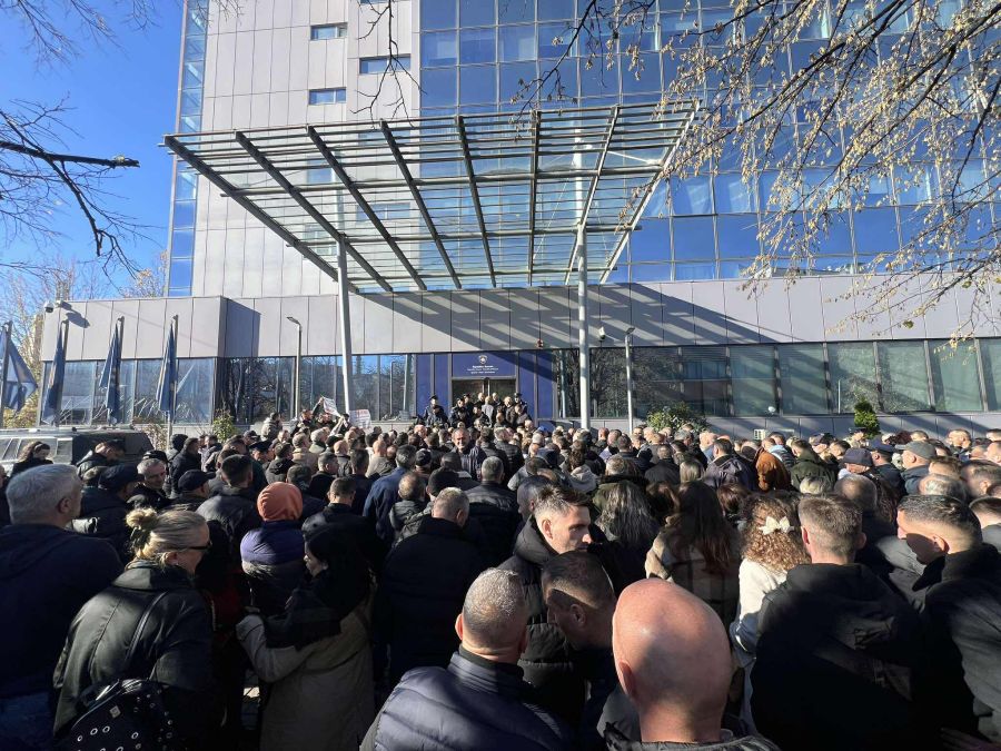 Toplu Taşıma Çalışanlarının Protestosu Hükümet Binasına Taşındı