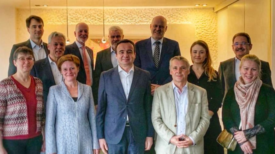 Kurti, Bölge ve Berlin’den Alman Büyükelçileriyle Görüştü