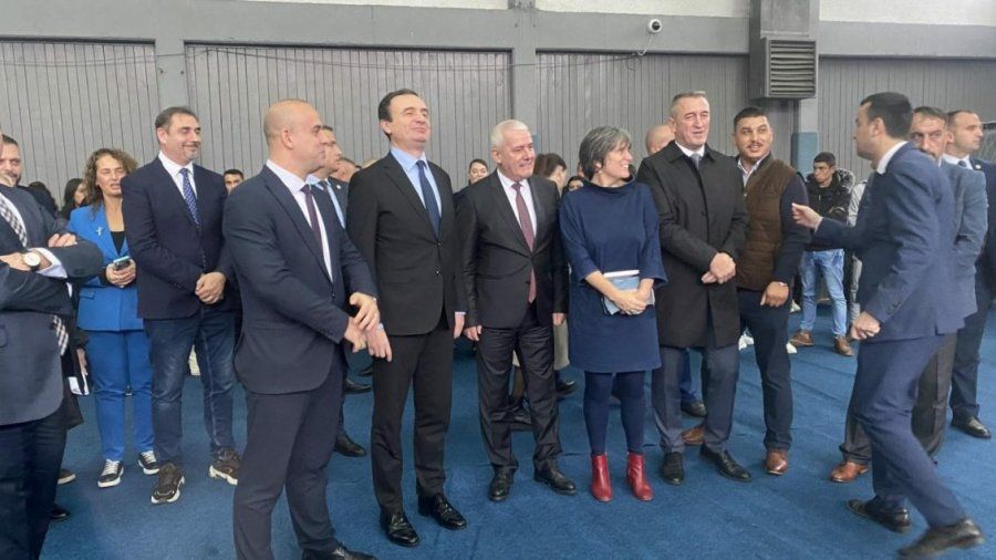 Kurti ve Sveçla’dan Çoğunluk Topluluklar Gençlerine Çağrı Polis