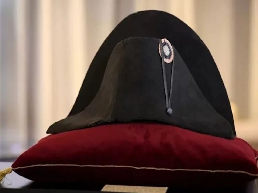 Napolyon’un şapkası rekor fiyata satıldı