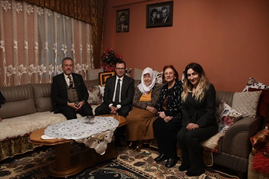 Büyükelçi Angılı, Sultan Murad Türbesini Ziyaret Etti