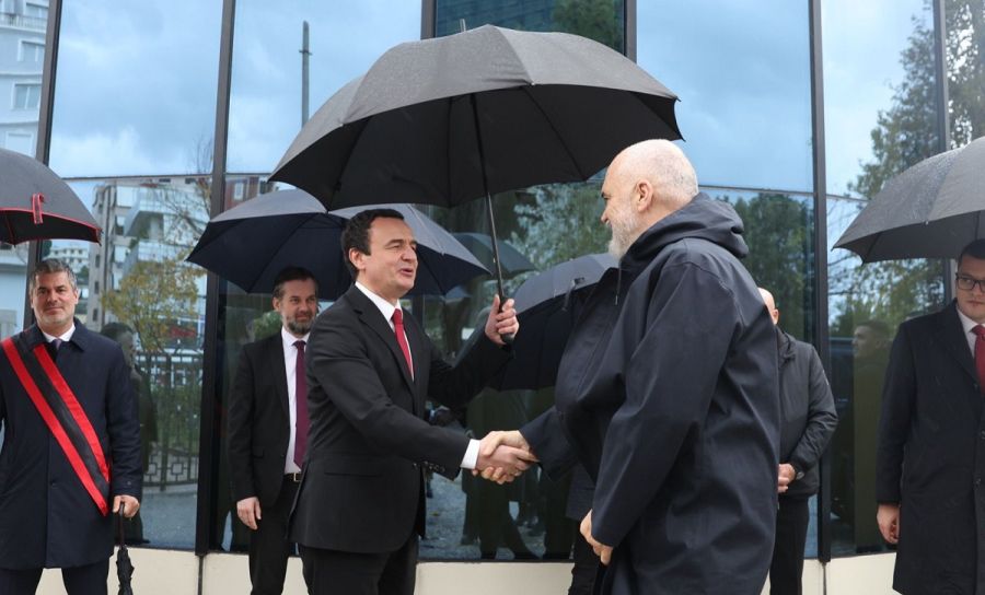 Edi Rama ve Albin Kurti Vlora'da El Sıkıştı