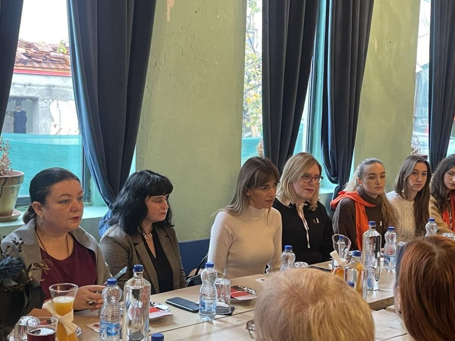Haxhiu, Ukrayna ve Afgan Kadınlarıyla Görüştü