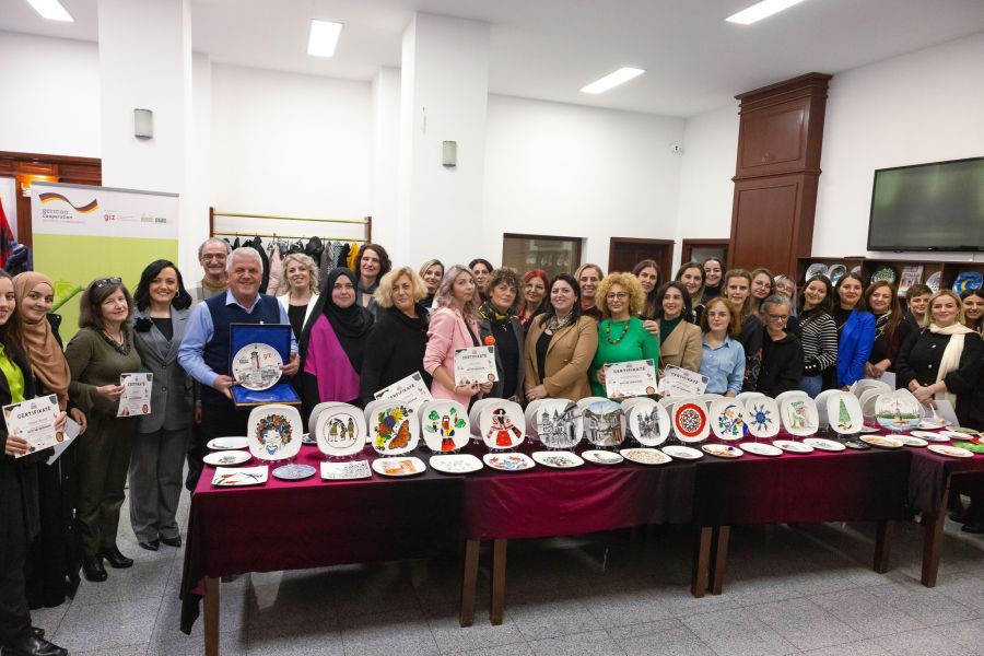 Seramik Kursunu Tamamlayan 38 Kadına Sertifika Töreni