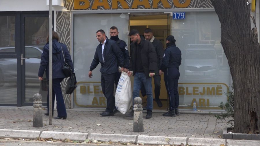 Polis ve Gümrük “Baraku” Kuyumcusuna Baskın Düzenledi