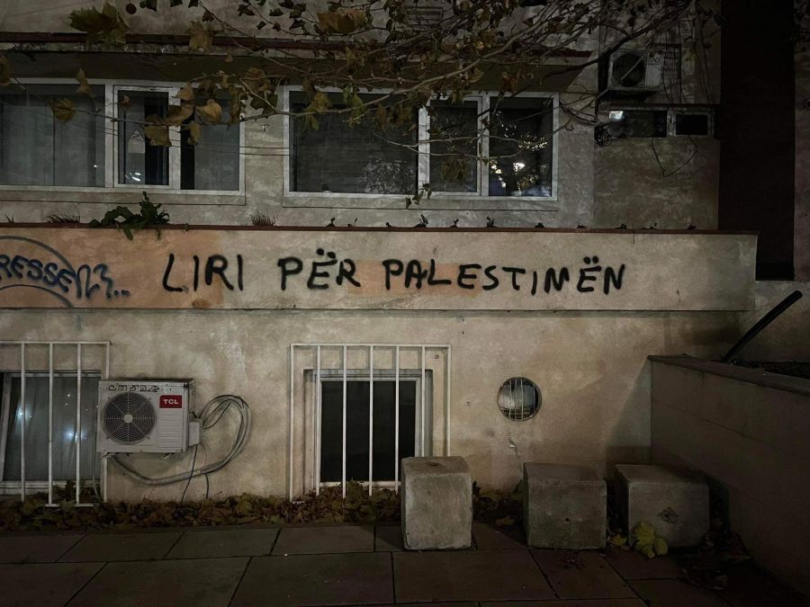 Priştine ve Mitroviça'da "Filistin'e Özgürlük" Duvar Yazıları