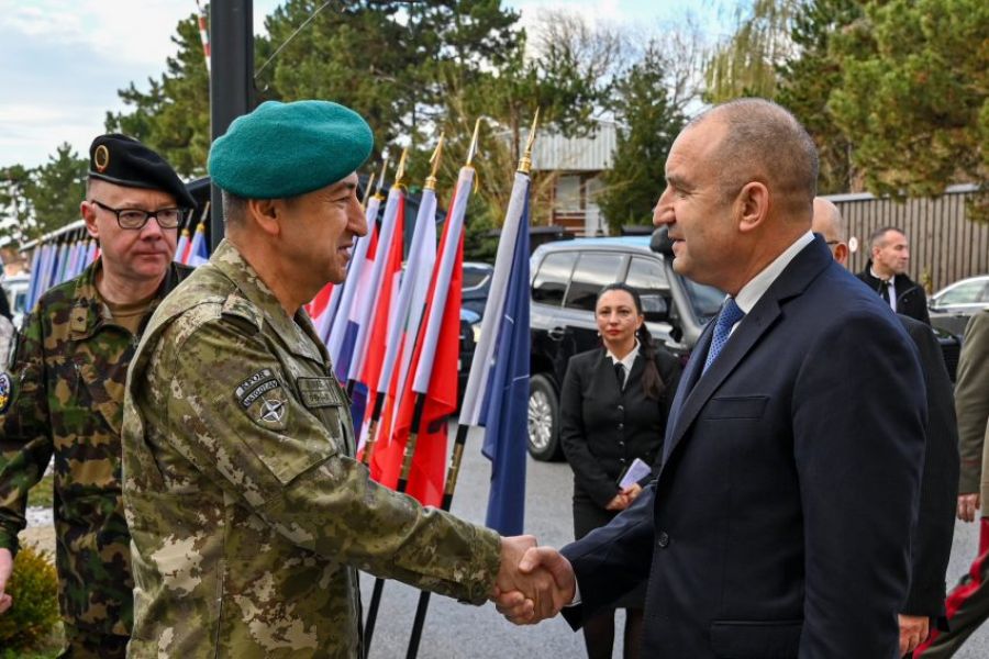 Bulgaristan Başkanı KFOR Komutanı ile Görüştü