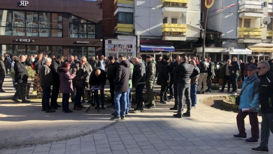 Kuzeyde Sırplar İthalat Yasağını ve Mallara El Konulmasını Protesto Etti
