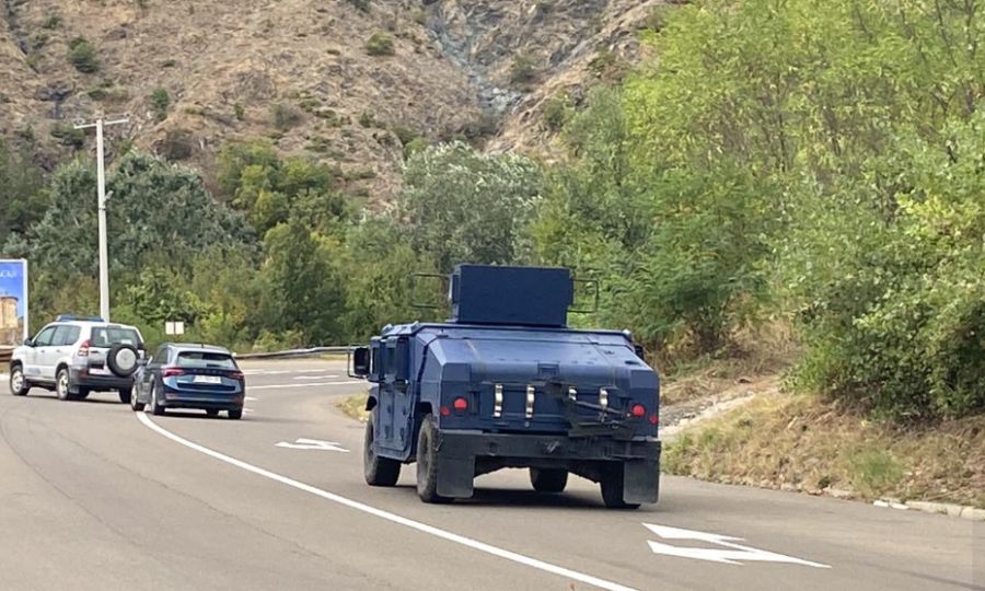 Kuzeyde Polis Operasyonu: Bomba, Fişek ve Askeri Üniformalara El Konuldu