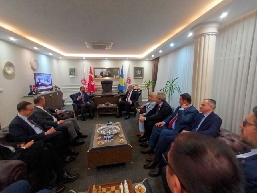 Bilal Erdoğan KDTP Yönetimiyle ve Öğrencilerle Görüştü