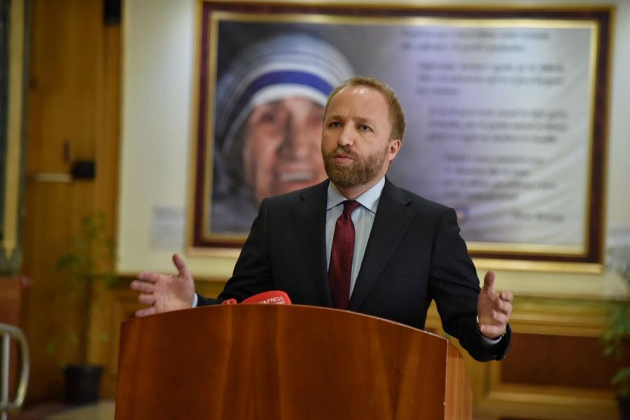 Hükümet, Tüm Vatandaşlar İçin Olmalıdır