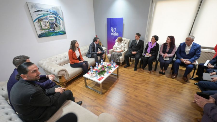 Kurti ve Rizvanolli Kosova Telekomu’nu Ziyaret Etti