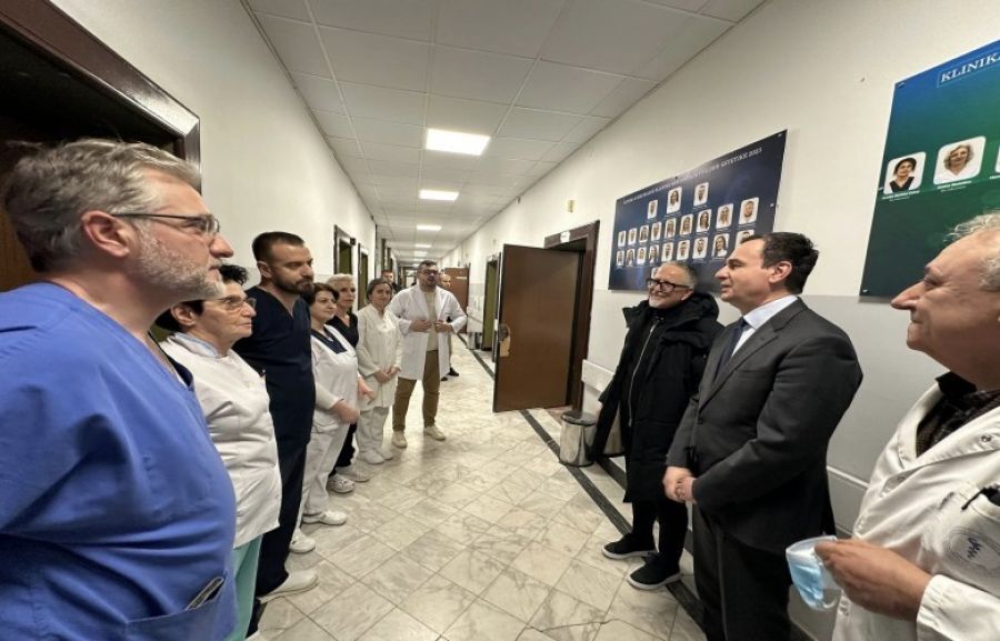 Kurti, Yaralılar İçin Seferber Olan QKUK Nöbetçi Personeline Teşekkür Etti