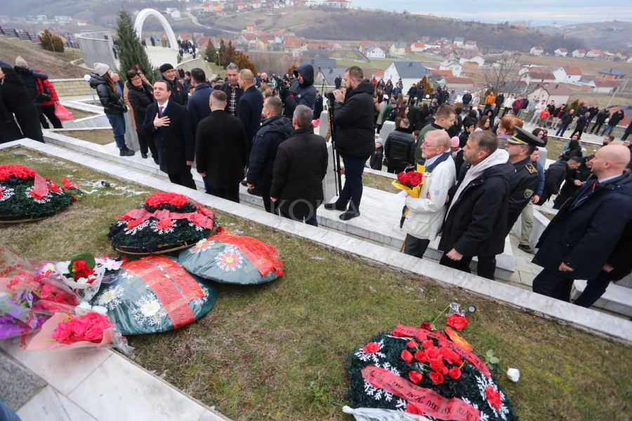 Devlet Erkanı, Reçak Katliamının 25. Yıl Dönümünde Saygı Duruşunda