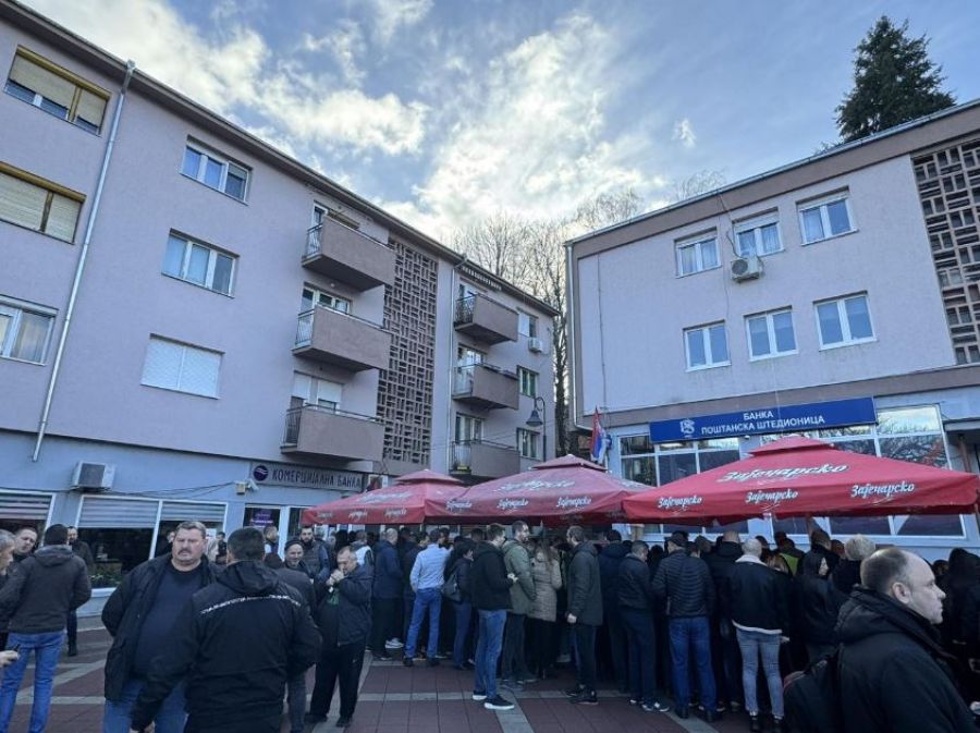 Zveçan Belediye Başkanının Görevden Alınması İçin İmza Kampanyası Başladı