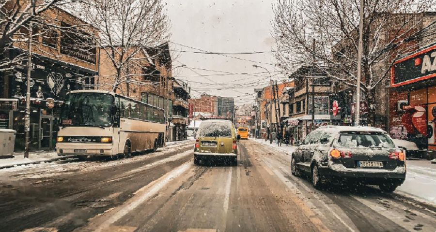 Priştine’de Yollar ve Meydanlar Kardan Temizleniyor
