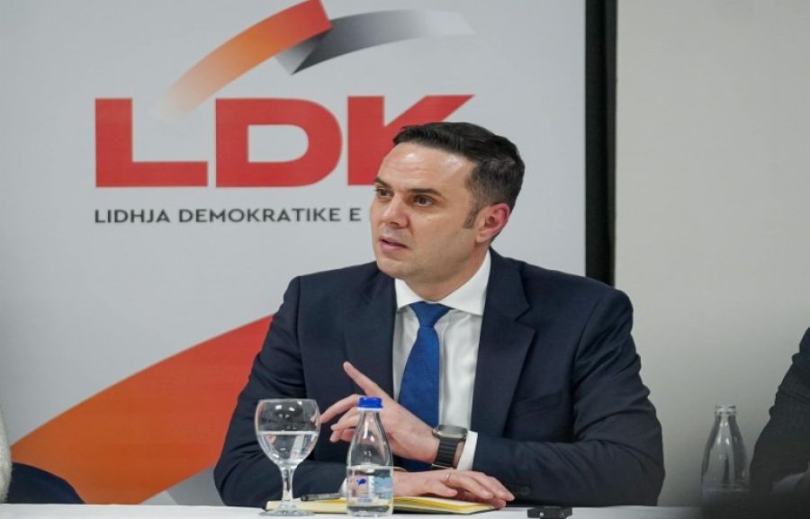 Kurti’yi Eleştirdi, Maaş Artışını Vaat Etti