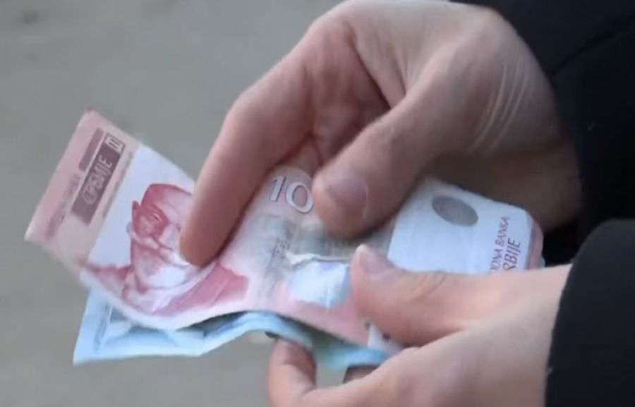 Sırp Vatandaşlar Dinarı Kullanmaya Devam Ediyor