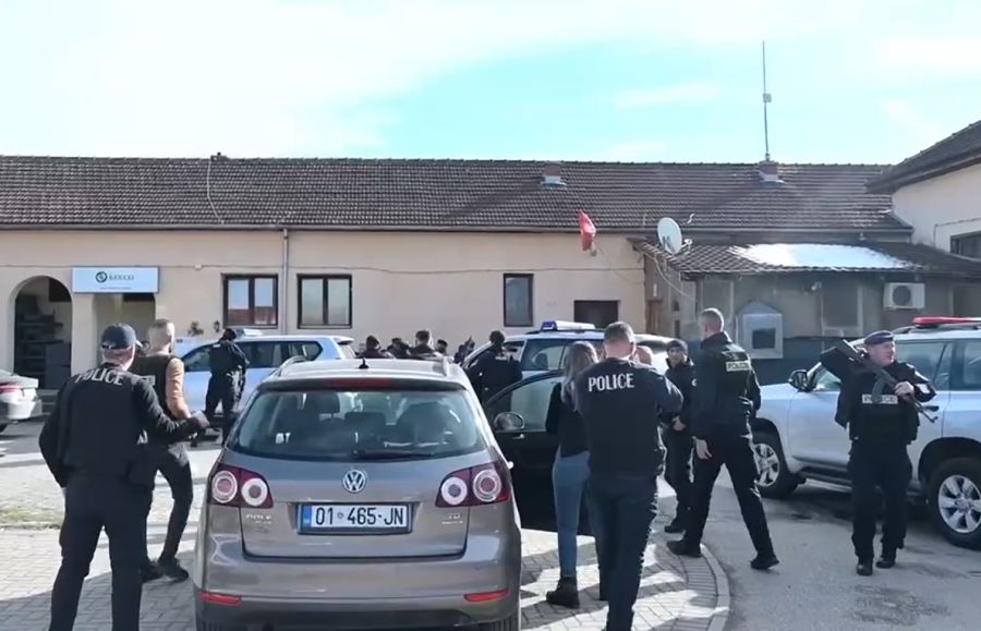 İpek, İstog ve Klina’da Paralel Belediyeler Kapatıldı
