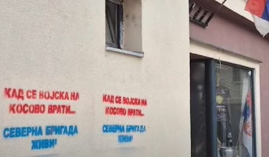 Kuzeyde Yeniden Kışkırtıcı Grafitler