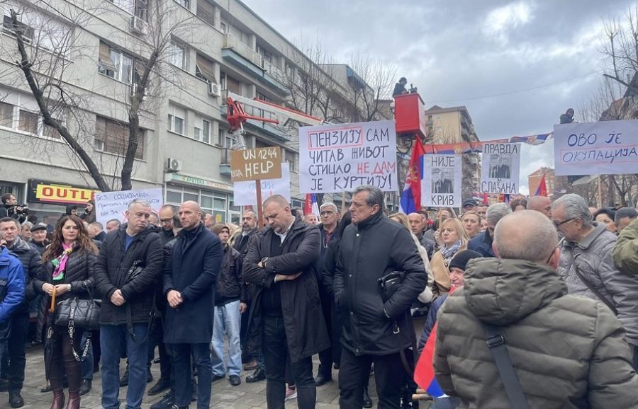 Kuzey Mitroviça Sırpları BQK Kararını Protesto Ediyor