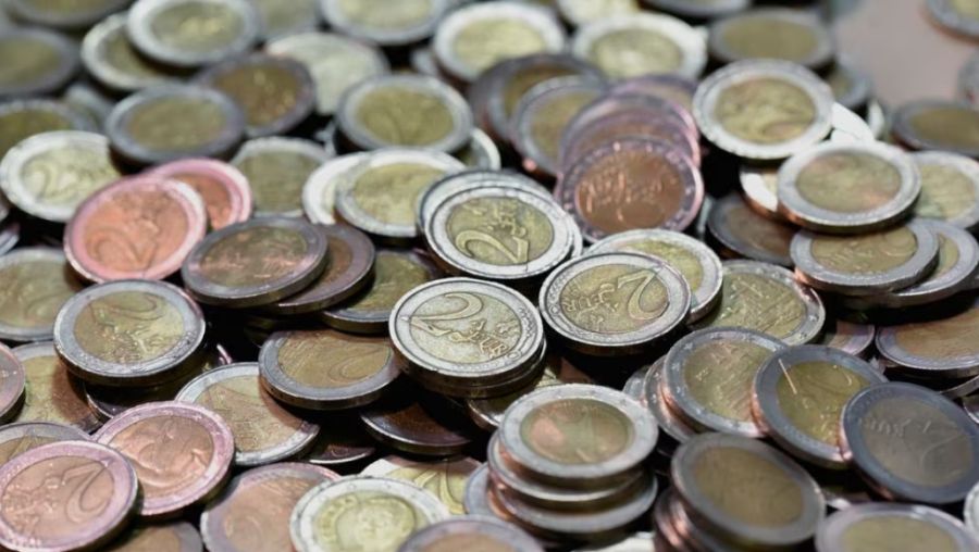 Banka Yetkilisi, Sahte Olduğu Şüphe Edilen 7380  Euro Madeni Para Polise Teslim Etti