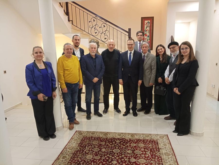 Türkiye Büyükelçisi Angılı, Kosova Türk Ressamlarıyla Bir araya Geldi