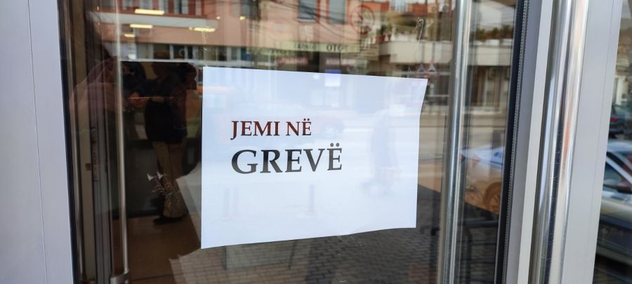 Priştine Üniversitesi’nde Grev Devam Ediyor