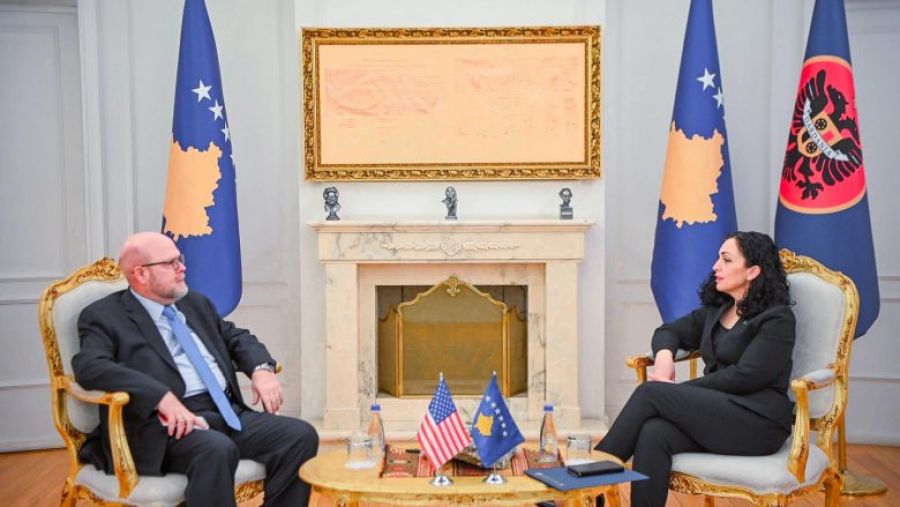Osmani ve Hovenier, Dinar Kararının Uygulanmasını Görüştü