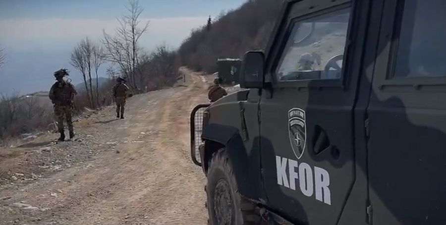 KFOR, Kosova-Sırbistan Sınır Bölgesinde Devriyelerine Devam Ediyor