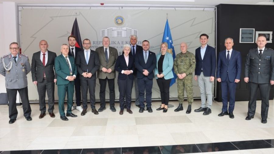 Kosova Sınırındaki Sırp Askeri Üsleri Endişe Veriyor